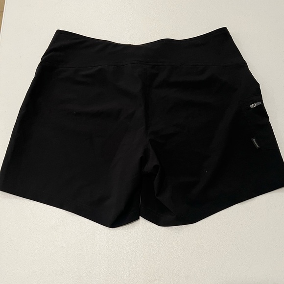 Avalanche black shorts with snap pockets, size M Athletic Shorts - Picture 2 of 8